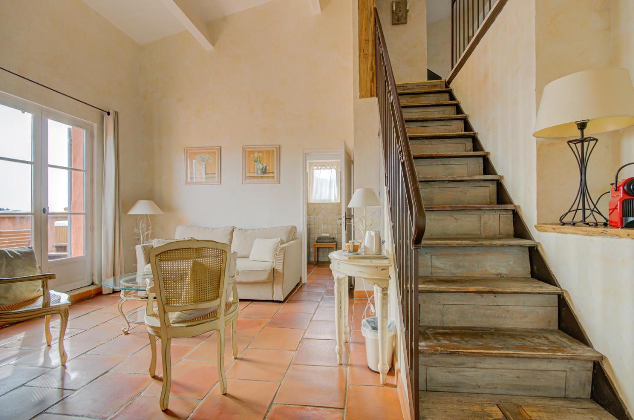 Le Clos De La Glycine Hotel